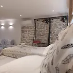 Cozy - 5 Min Walk To Old Town & Bacvice Apartment *