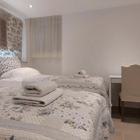 Cozy Apt-5 Min Walk To Old Town & Bacvice