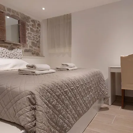 Апартаменты Cozy - 5 Min Walk To Old Town & Bacvice *