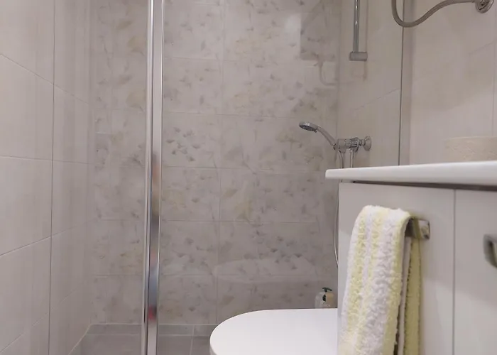 Cozy Apt-5 Min Walk To Old Town & Bacvice Lägenhet