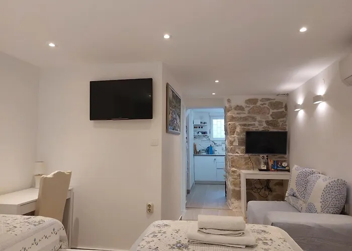 Cozy Apt-5 Min Walk To Old Town & Bacvice *