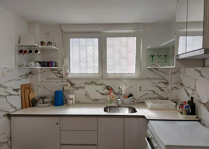 Cozy Apt-5 Min Walk To Old Town & Bacvice Lägenhet