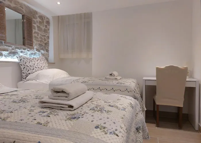 Cozy Apt-5 Min Walk To Old Town & Bacvice